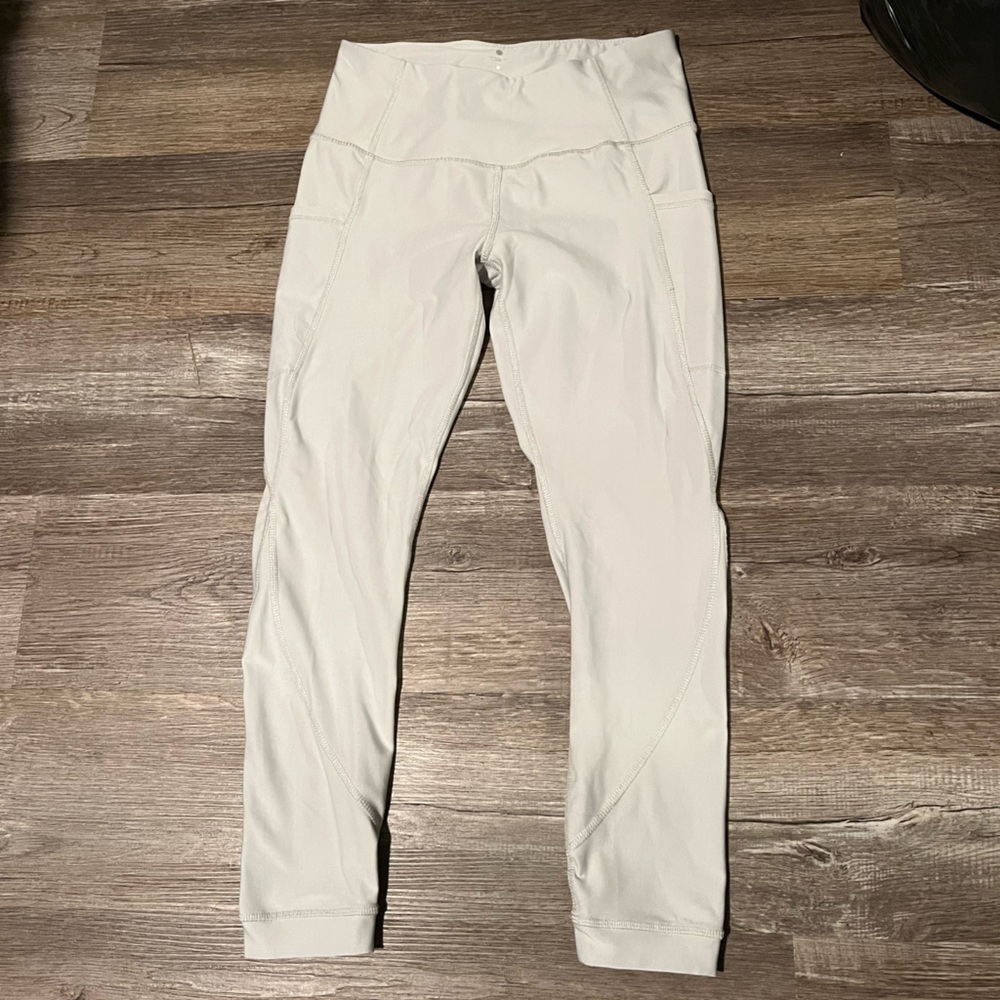 Apana White Leggings with Side Pocket- size medium.